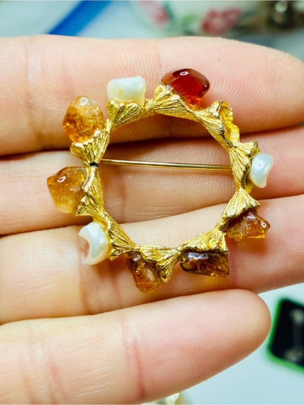 Gold-Tone Amber & Tooth Shaped Pearl Accent Wreath Brooch MCM Brutalist READ
